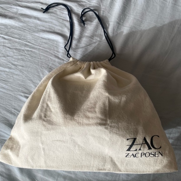 Gorgeous and cute metallic silver mini crossbody. - Picture 7 of 7